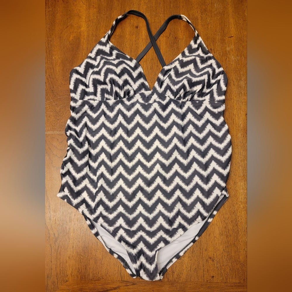 Liz Lange for Target One Piece Maternity Swimsuit - Size XL